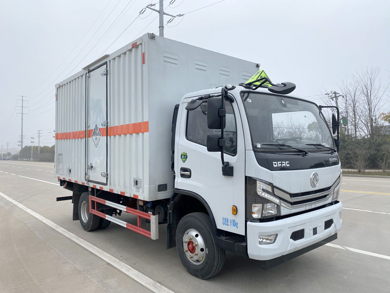 楚勝牌CSC5095XZW6雜項危險物品廂式運(yùn)輸車