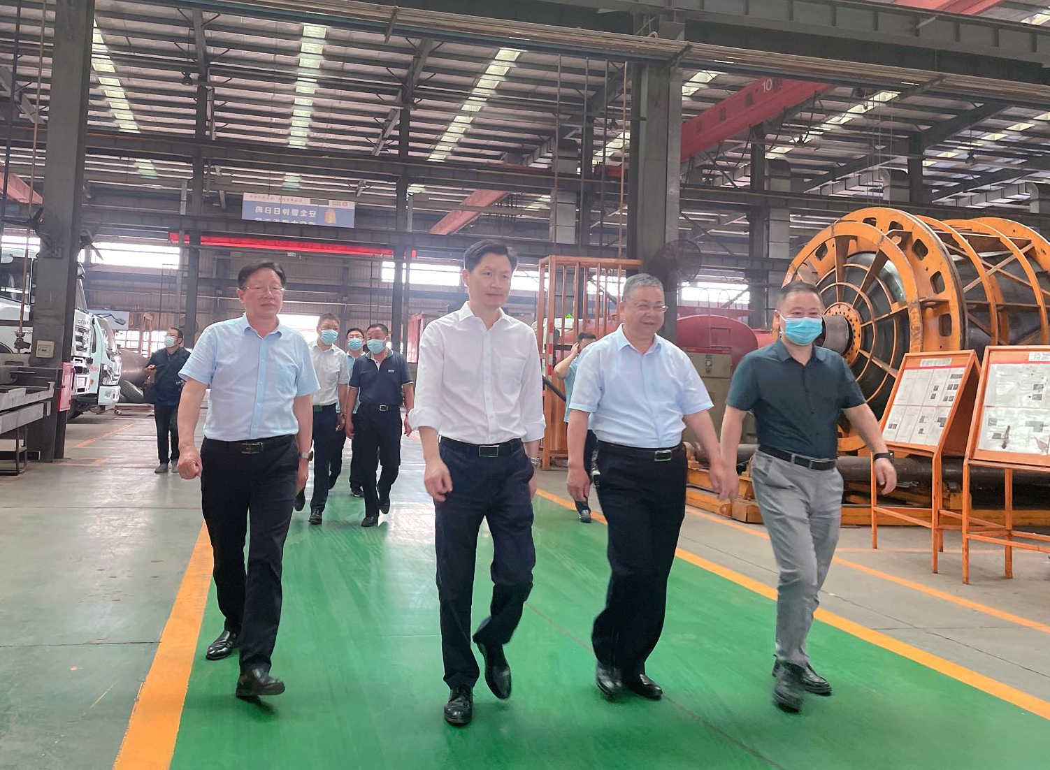 市委常委、常務(wù)副市長(zhǎng)甘國(guó)棟一行蒞臨楚勝汽車集團(tuán)調(diào)研